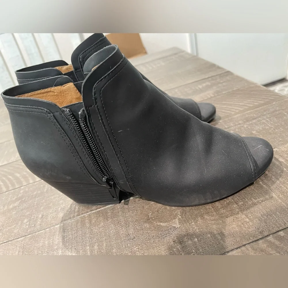 Shoes - Picture 5 of 5